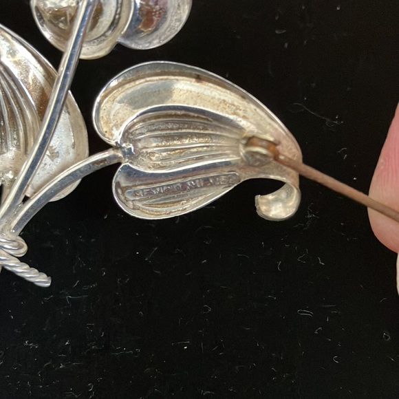 Delightful VINTAGE Mexico Silver "Marcel Boucher" Flower and Leaf Brooch 1940's - Picture 5 of 9